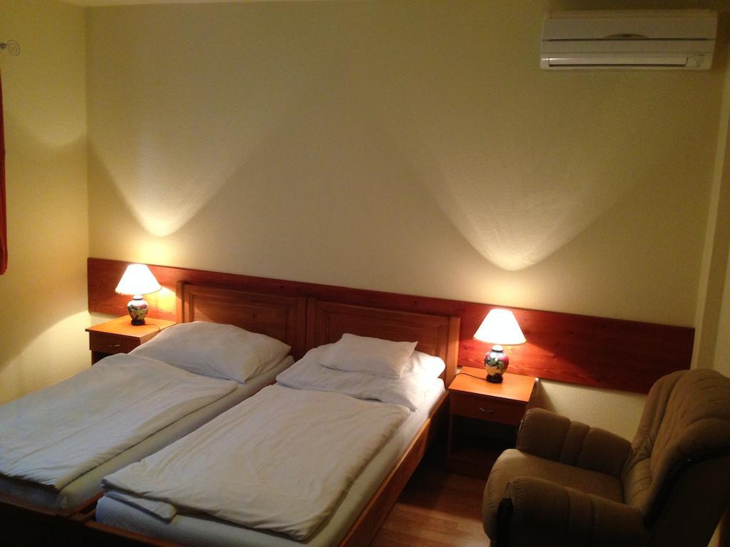 Juhasz Fogado Bed & Breakfast Fonyod Ruang foto